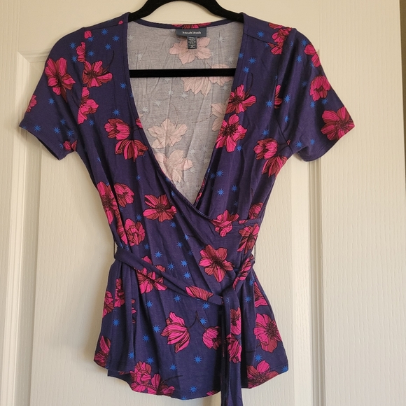 MODCLOTH The Surplice is Right Faux wrap top - Picture 4 of 4